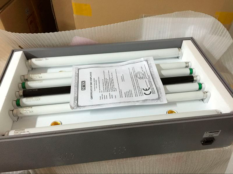 Caja de luz de color YR05524 // YR05529 – 4